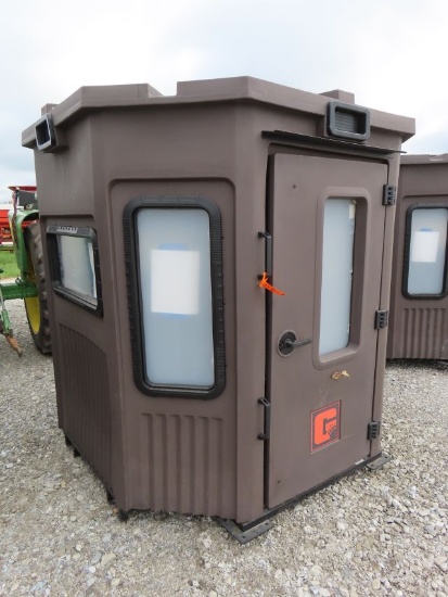 Grizzly Hunting Blind with 8' Tower