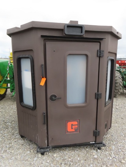 Grizzly Hunting Blind with 8' Tower