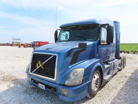 2013 Volvo VNL Semi