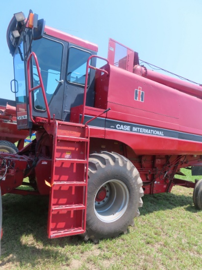 Case IH 1640 Combine