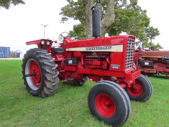 IH Farmall 826