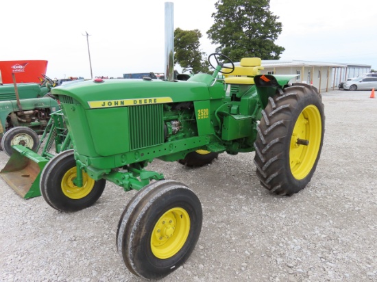 John Deere 2520 Tractor
