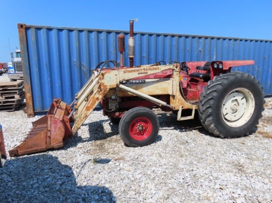 International 656 Loader Tractor