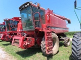 International 1660 Combine