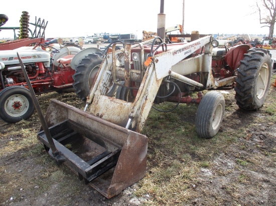 International 606 Loader Tractor