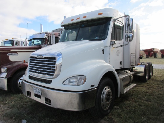 2006 Columbia Freightliner 112 Semi Truck