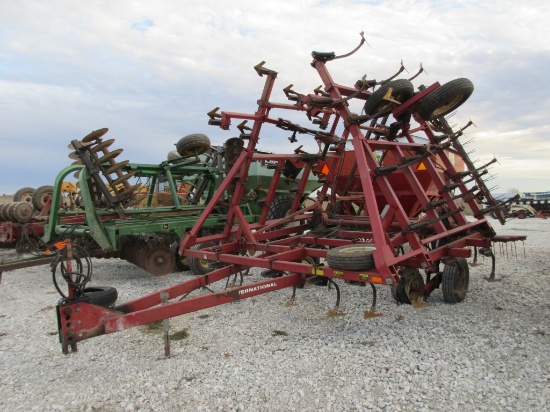 IH 4600 Cultivator