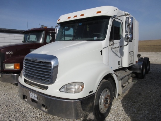 2005 Freightliner Columbia Semi