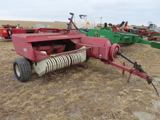 IH 445 Square Baler