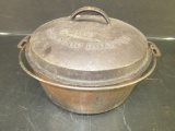 Wagner No. 9 Cast Iron Dutch Oven
