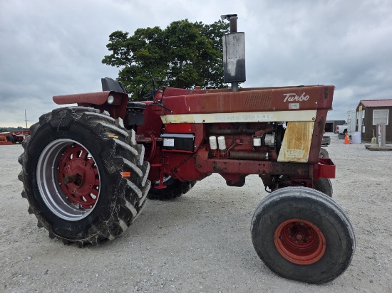 International 1466 Tractor