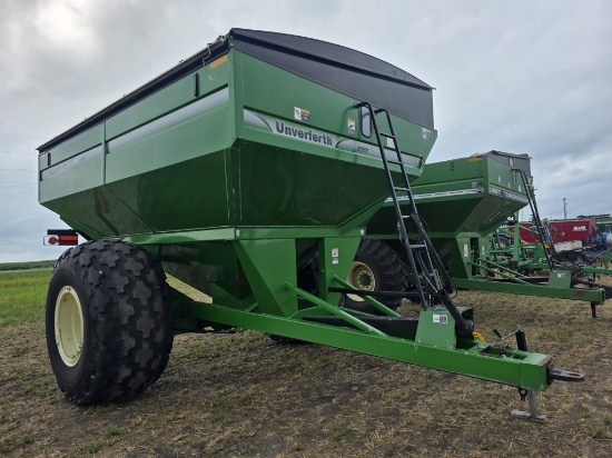 8250 Grain Cart