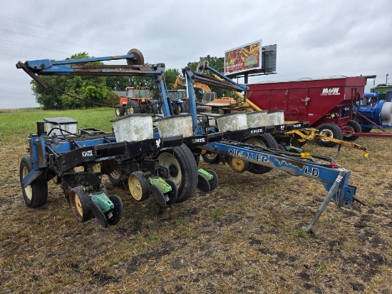 Kinze Econo-Fold 12-Row Planter