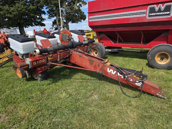White 4-Row 30-Inch Planter