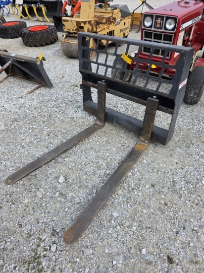Stout Quick-Attach Pallet Forks
