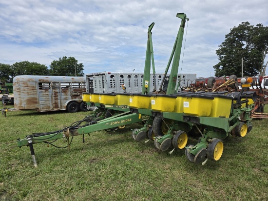 John Deere 7200 12-Row Planter