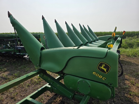 John Deere 608C Corn Head