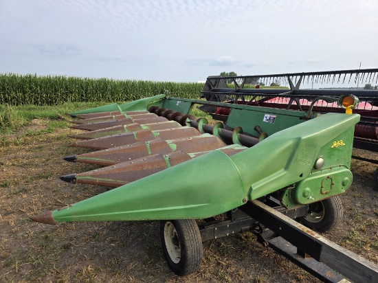 John Deere 843 Corn Head