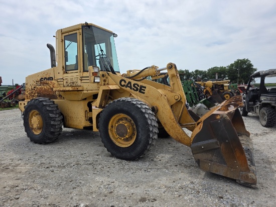 Case 621B Wheel Loader