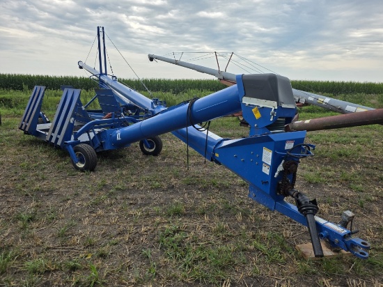 Brandt 1370 Auger With Drive-Over Pit