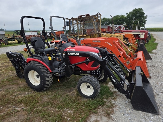 Yanmar 424 Loader Backhoe Tractor