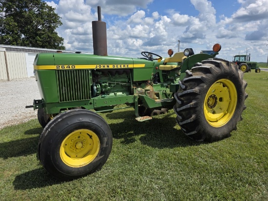 John Deere 2640 Tractor