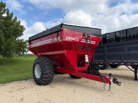 2024 Demco 750 Grain Cart