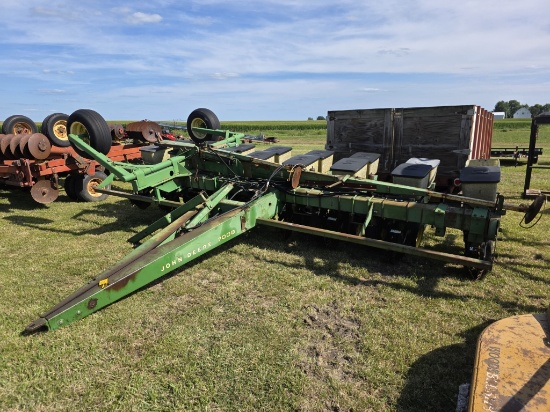 John Deere 7000 8-Row Planter