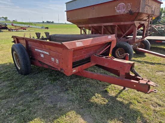 International 540 Manure Spreader