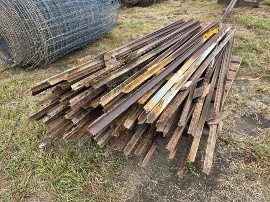 Pallet Of Approximately 100 T-Posts