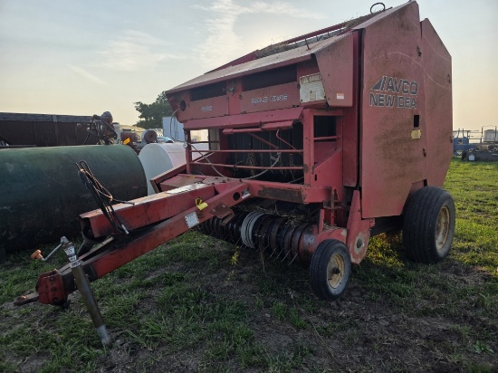 New Idea 486 Bale King Baler