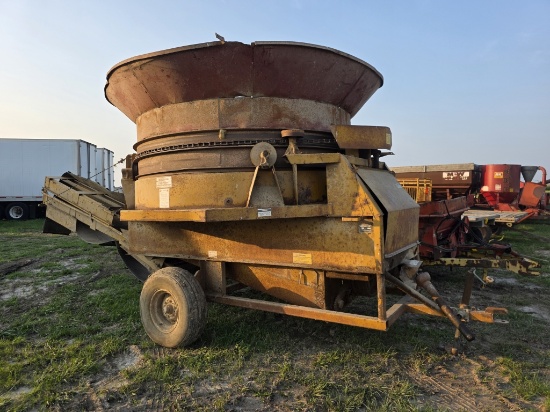 Haybuster H1000 Bale Grinder