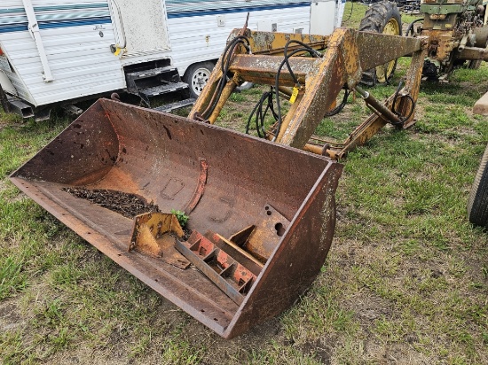 Loader With International 706 Brackets