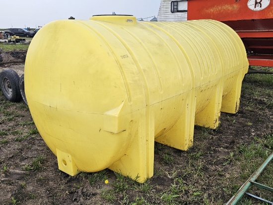 1,600-Gallon Poly Tank