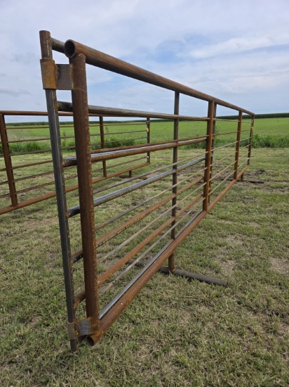 1 Texas-Built 25-Foot Standalone Cattle Panel With Swing Gate