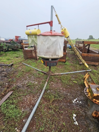 WIK Enterprises Cattle Rub And Mineral Feeder