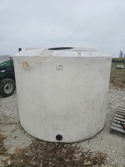 1,500-Gallon Poly Water Tank