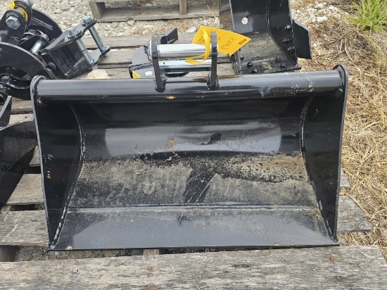 Mini Excavator 24-Inch Bucket