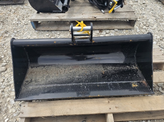 Mini Excavator 31-Inch Smooth Bucket