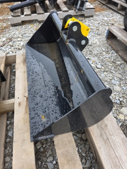 Mini Excavator 31-Inch Smooth Bucket