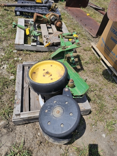 Lot Of (2) John Deere 7000 Planter Units