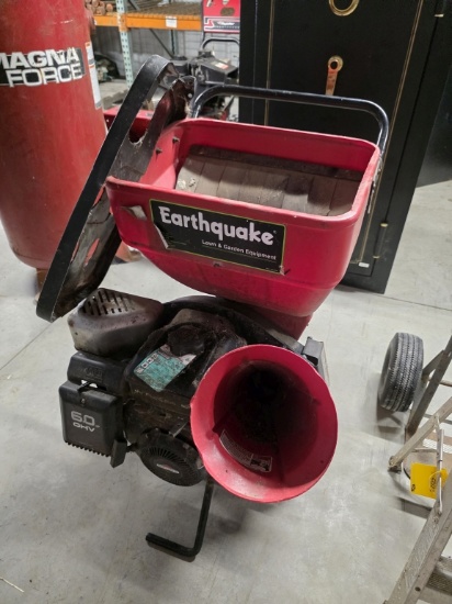 Earthquake Gas-Powered Wood Chipper