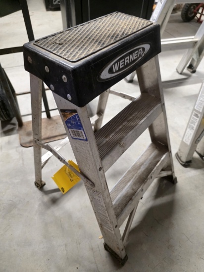 Warner 2-Foot Stepladder