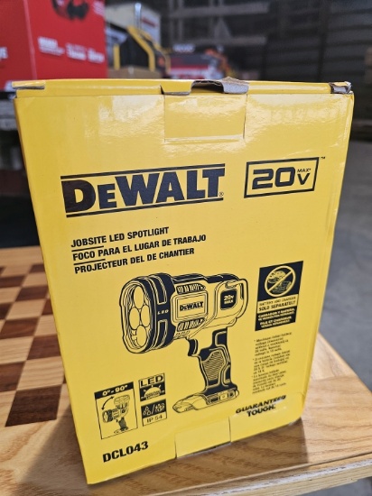 DEWALT 20V MAX LED Jobsite LED Spotlight (Model DCL043)