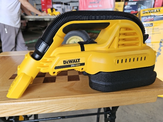 DEWALT 20V MAX 1/2 Gal. Cordless Wet/Dry Portable Vacuum (Model DCV517)