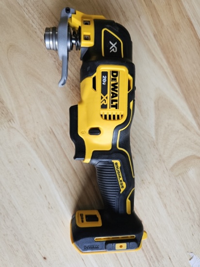 DEWALT 20V MAX XR Brushless 3-Speed Oscillating Multi-Tool