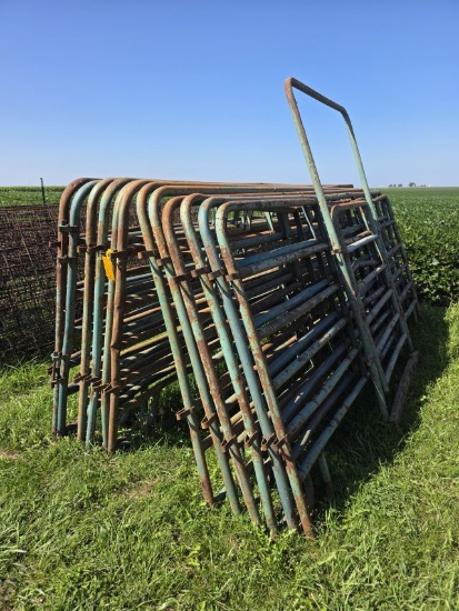 LOT (12) 12' Corral Panels & Walk Thru
