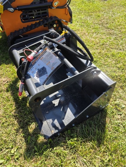 Mini Skid Quick-Attach Grapple Bucket