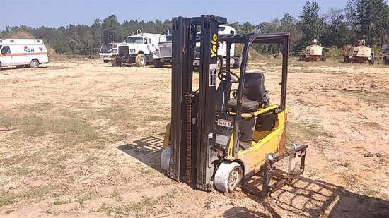 YALE 260R FORK LIFT, CANOPY, 3 STAGE MAST, FORKS, ****INOP**** VIN/SN:68007N06542M