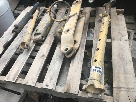 (1) PALLET OF TRACTOR ATTACHMENTS, CYLINDERS, & ADJUSTMENT ARMS ****COUNTY